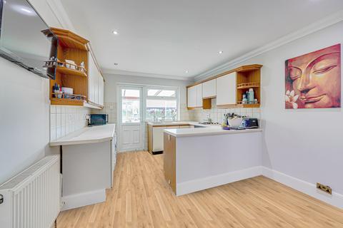 87 Canewdon View Road, Rochford, SS4 3DU