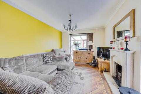 87 Canewdon View Road, Rochford, SS4 3DU