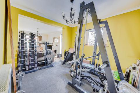 87 Canewdon View Road, Rochford, SS4 3DU