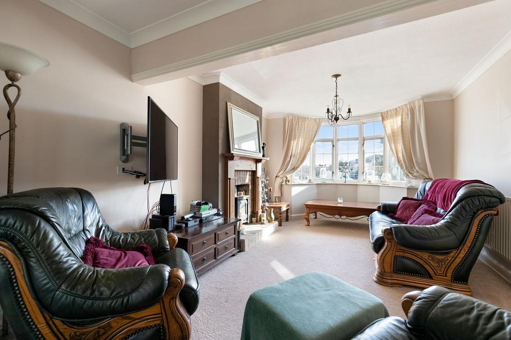 Dolphins Road, Folkestone, CT19 3 bed semidetached house £350,000