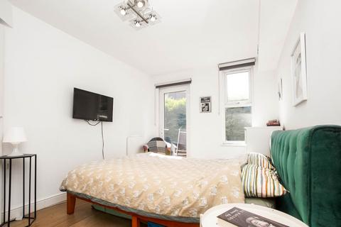 2 Leabank Square, London, E9 5LP