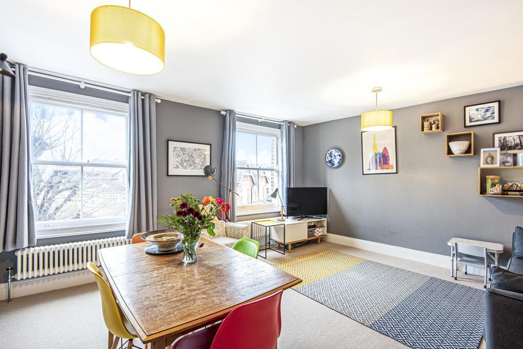 Byrne Road, Balham 2 bed flat £625,000