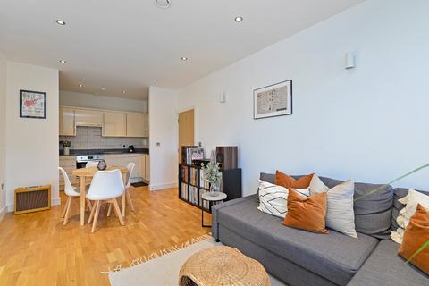 1 bedroom flat for sale, Weyside Park, Godalming GU7