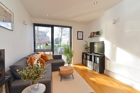 1 bedroom flat for sale, Weyside Park, Godalming GU7