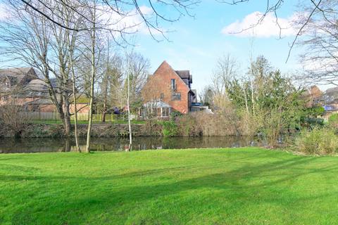 1 bedroom flat for sale, Weyside Park, Godalming GU7