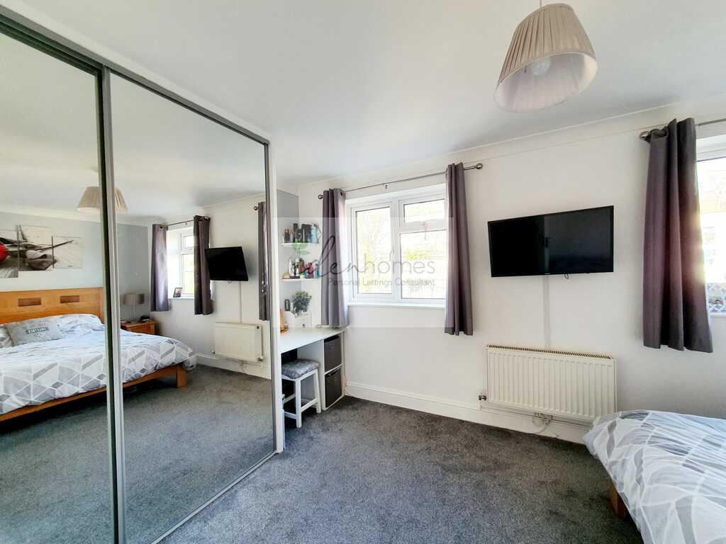 1st floor back bedroom.jfif