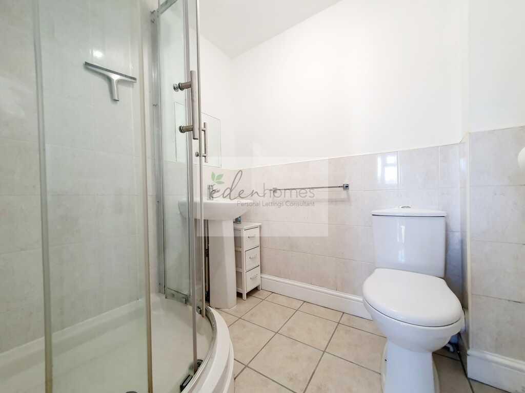 2nd floor bathroom.jfif