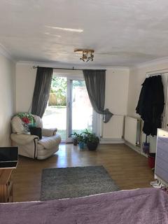 1 bedroom house of multiple occupation to rent, Bideford Square, Corby, NN18