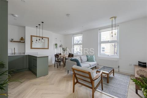 7a Foulden Road, London, N16 7UU