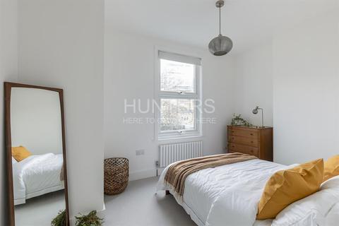 7a Foulden Road, London, N16 7UU
