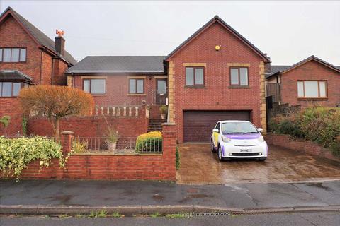 17 Clos Y Dderwen, Cross Hands, Llanelli, SA14 6RN