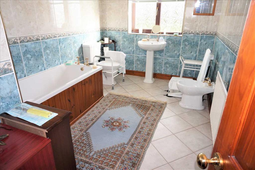 Family bathroom :