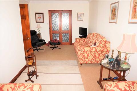 17 Clos Y Dderwen, Cross Hands, Llanelli, SA14 6RN