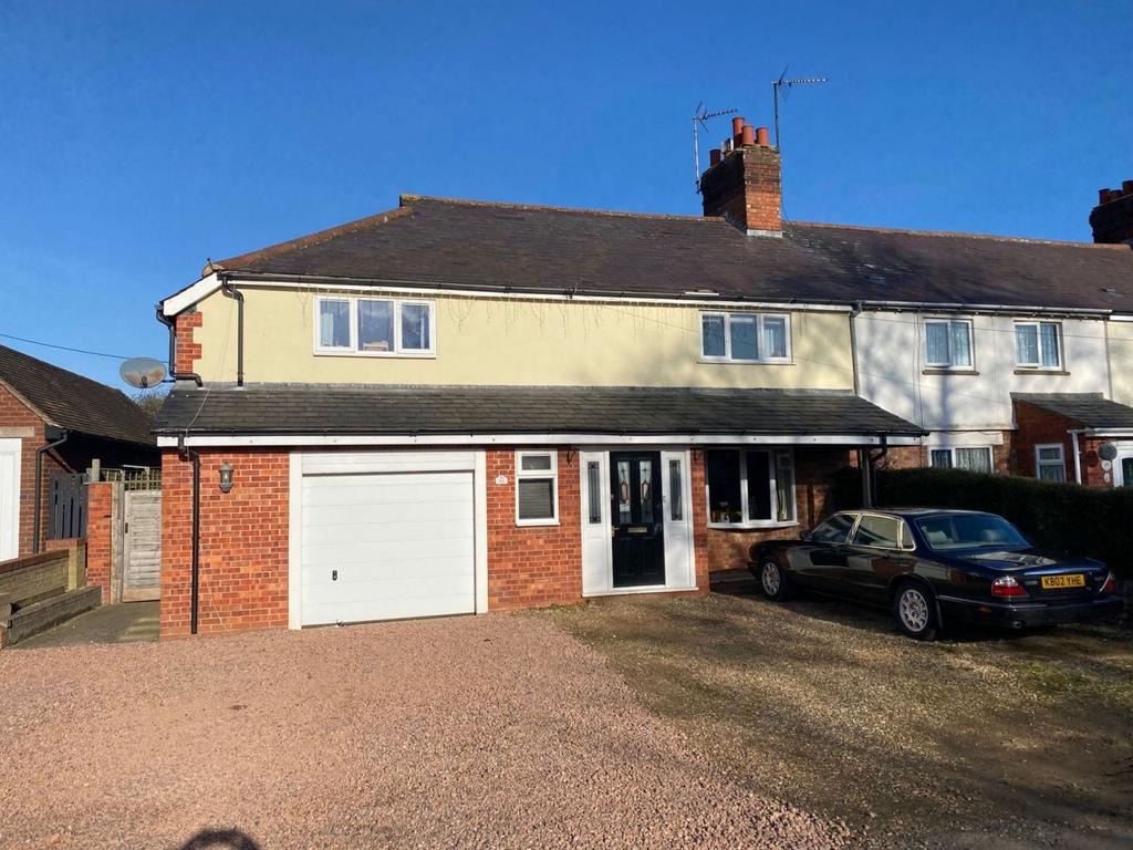 Brackley Road, Towcester... 5 bed semidetached house £465,000
