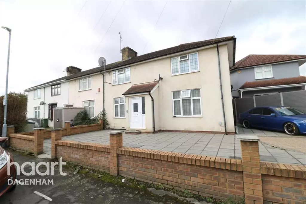 4 bedroom end of terrace house to rent