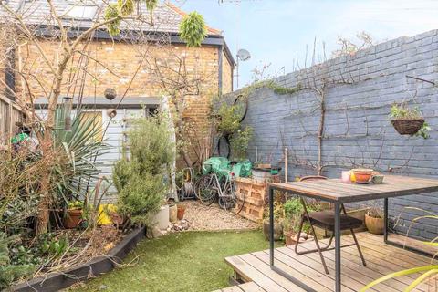 2 Albion Road, Twickenham, TW2 6QJ