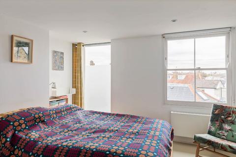 2 Albion Road, Twickenham, TW2 6QJ