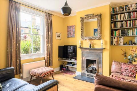 2 Albion Road, Twickenham, TW2 6QJ