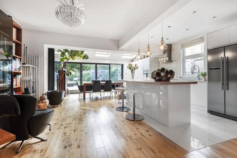 77 Cobham Road, Kingston Upon Thames, KT1 3AE
