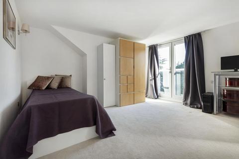 77 Cobham Road, Kingston Upon Thames, KT1 3AE