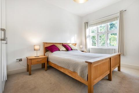 77 Cobham Road, Kingston Upon Thames, KT1 3AE