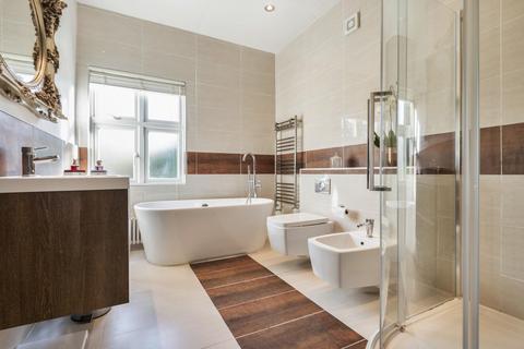 77 Cobham Road, Kingston Upon Thames, KT1 3AE