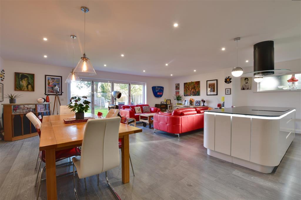 First Avenue, Broadstairs, Kent 6 bed detached house for sale £850,000