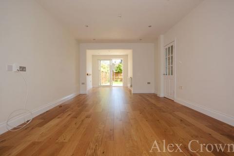 3 bedroom semi-detached house to rent, Stanwell Road, Ashford