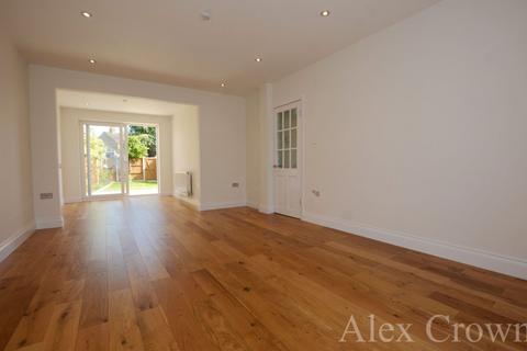 3 bedroom semi-detached house to rent, Stanwell Road, Ashford