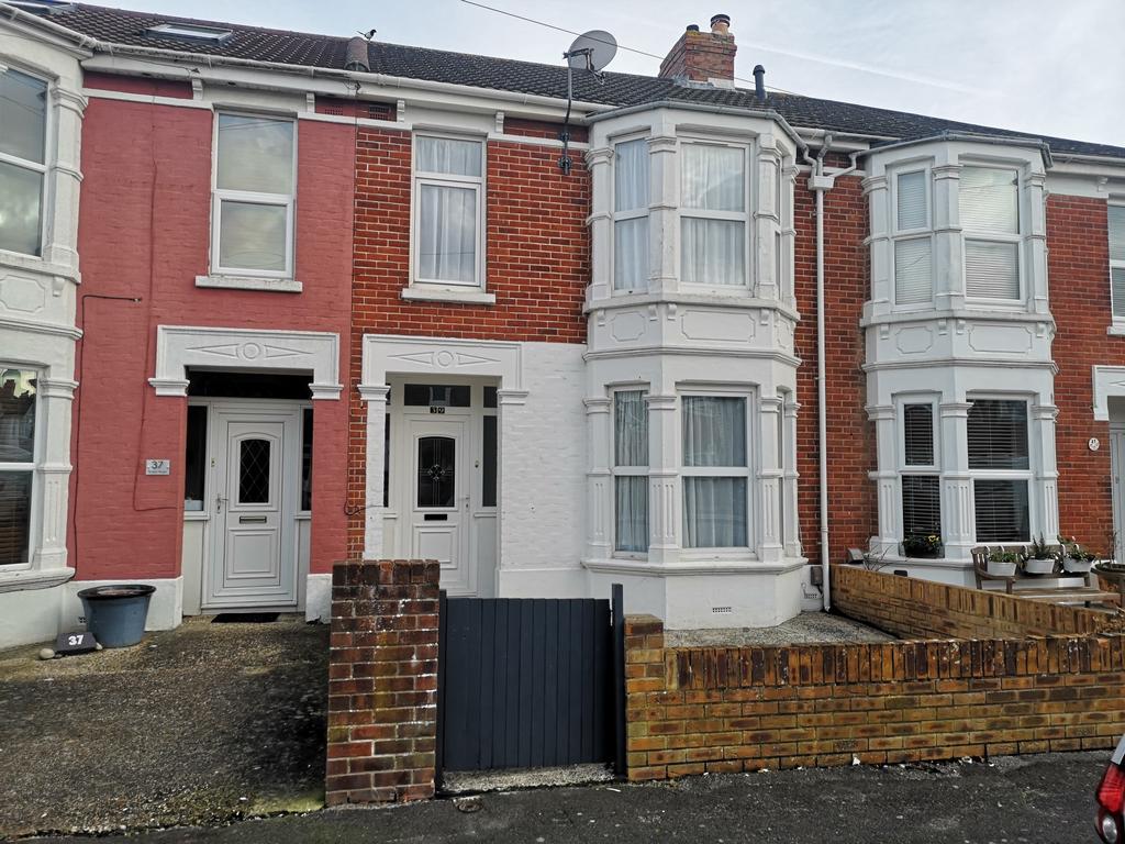 Findon Road, Gosport PO12 3 bed terraced house £1,000 pcm (£231 pw)