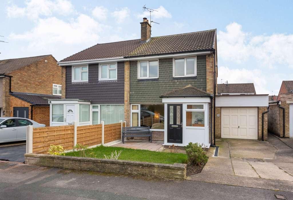 Fairways Drive, Harrogate, HG2 7ER 3 bed semidetached house £265,000