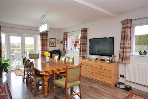 4 bedroom detached house for sale, Kitson Hill Road, Mirfield, WF14