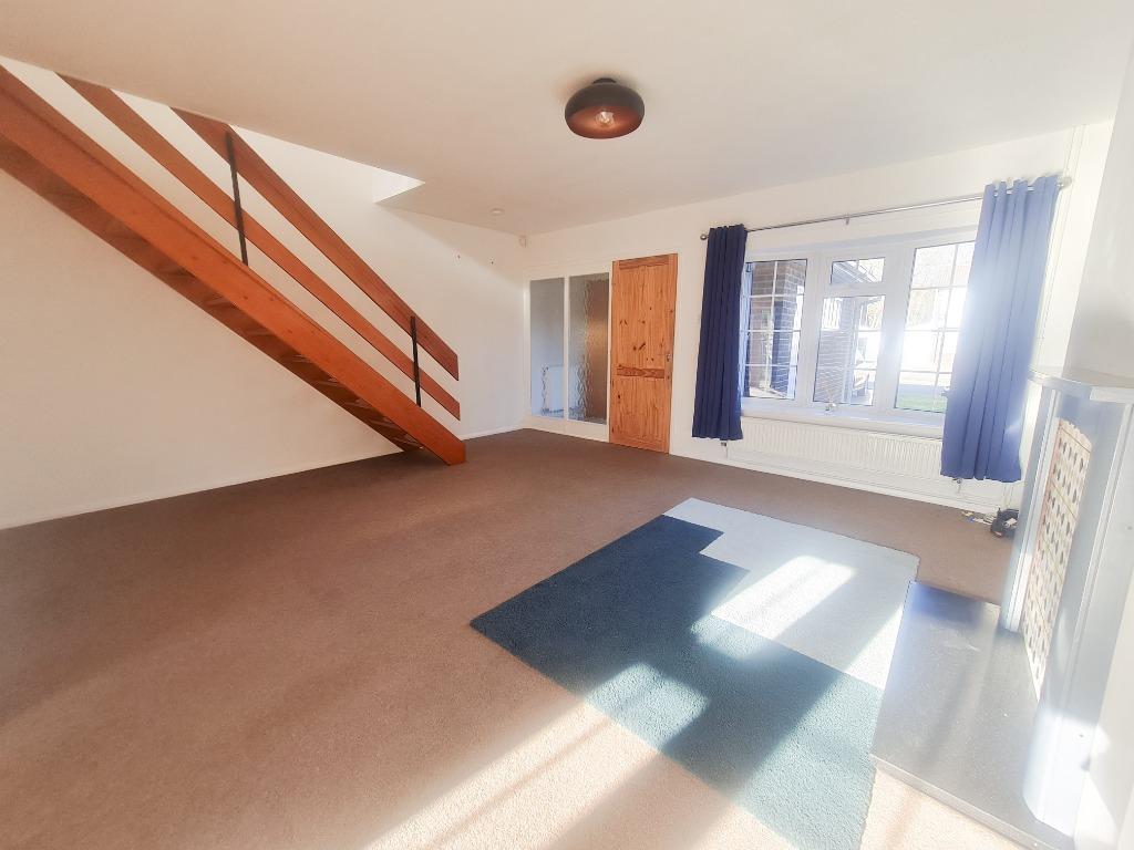 Eton Close, Lincoln, LN6 3 bed semidetached house £850 pcm (£196 pw)