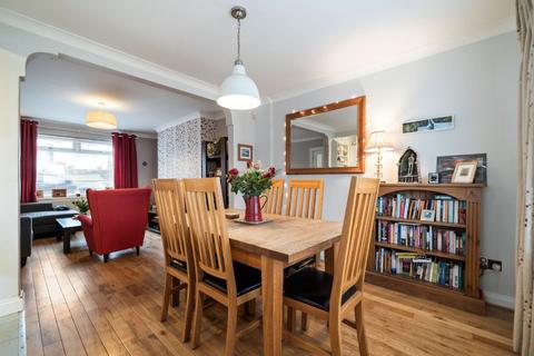41 Whitton Drive, Giffnock, Glasgow, G46 6EF