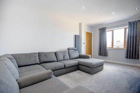 16 Harthill, Gildersome, Leeds, LS27 7EU