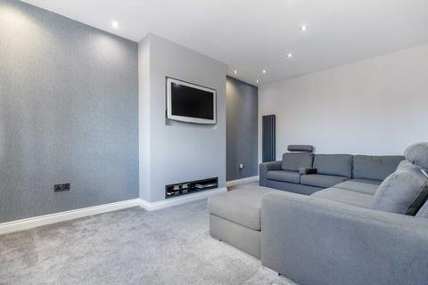 16 Harthill, Gildersome, Leeds, LS27 7EU