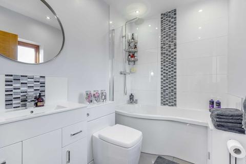 16 Harthill, Gildersome, Leeds, LS27 7EU