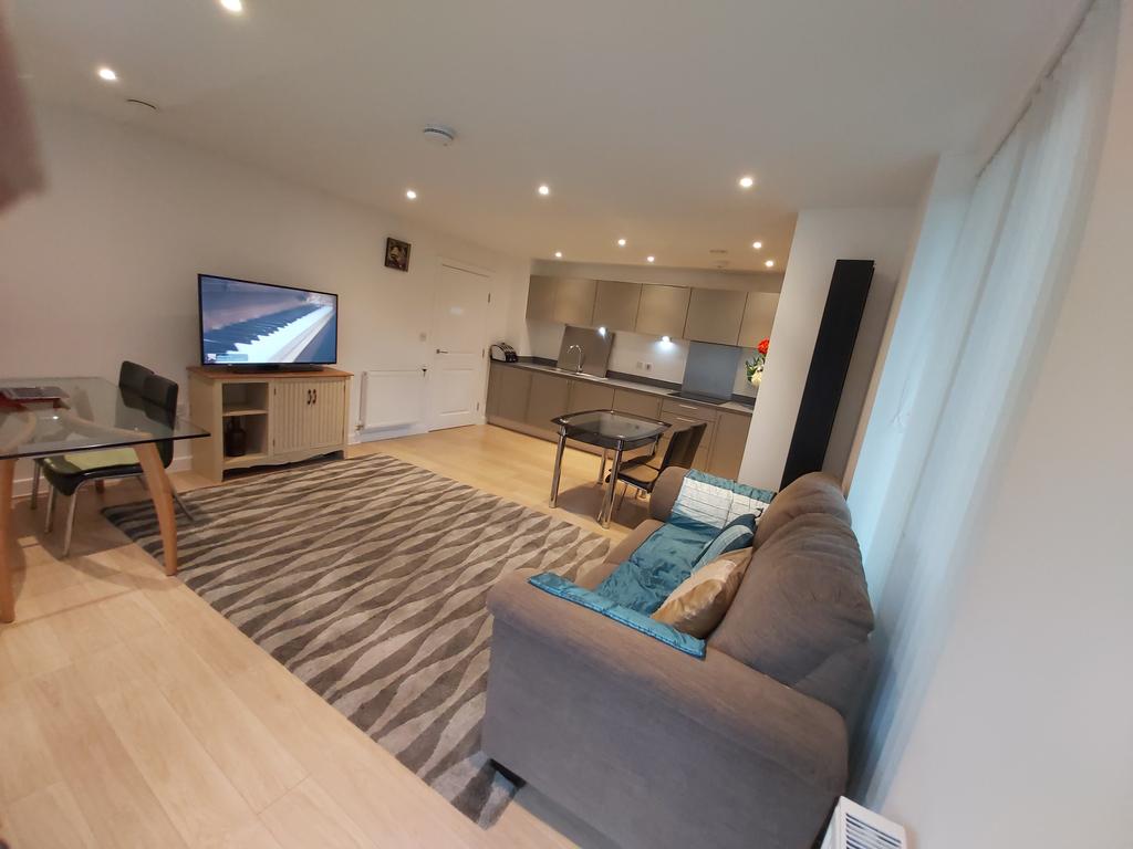 Kingfisher Heights, Tottenham Hale... 2 bed flat £2,000 pcm (£462 pw)