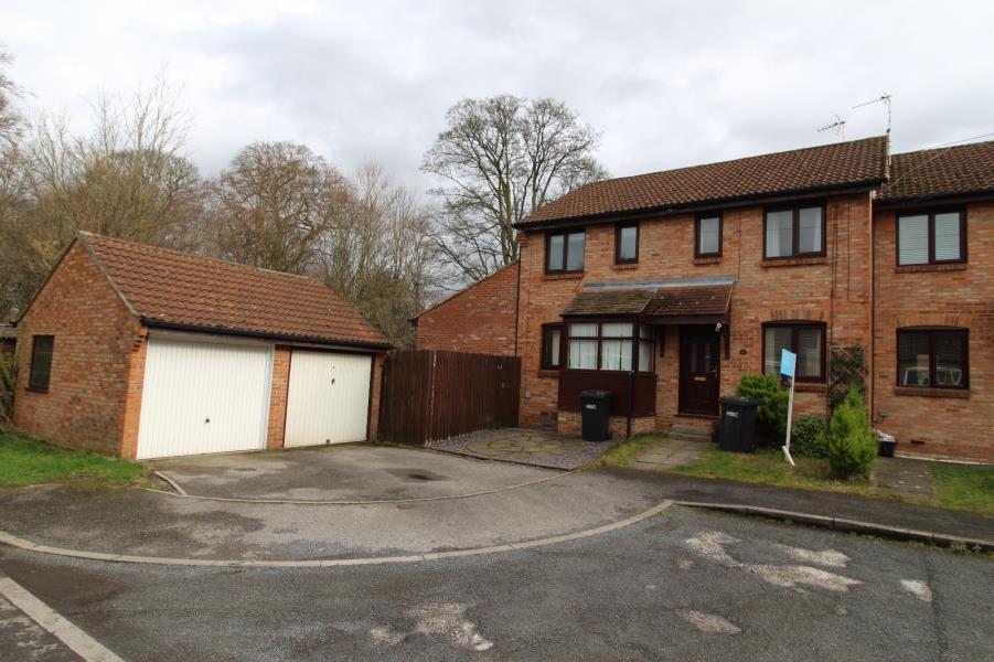 LICKLEY STREET, RIPON, NORTH... 2 bed property £700 pcm (£162 pw)