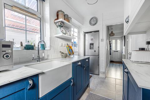 190 Dunkery Road, London, SE9 4HP