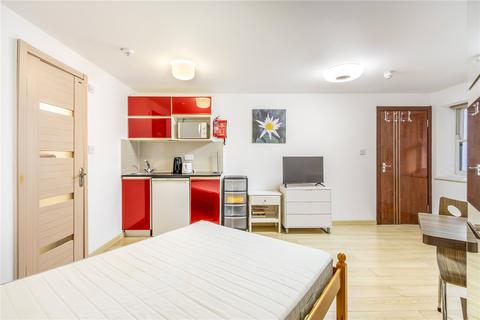 Studio to rent, Dawes Road, London, SW6
