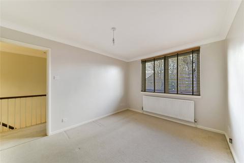 15 Vicars Close, London, E9 7HT