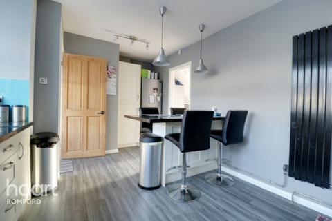 102 Great Cullings, Rush Green, Romford, RM7 0YL