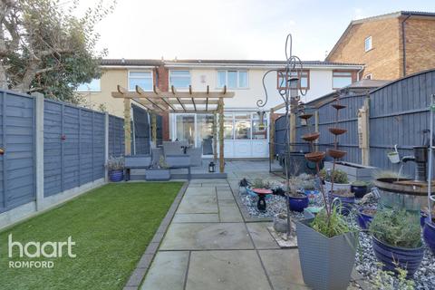 102 Great Cullings, Rush Green, Romford, RM7 0YL