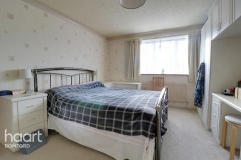102 Great Cullings, Rush Green, Romford, RM7 0YL