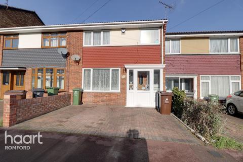 102 Great Cullings, Rush Green, Romford, RM7 0YL