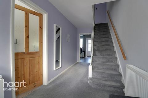 102 Great Cullings, Rush Green, Romford, RM7 0YL