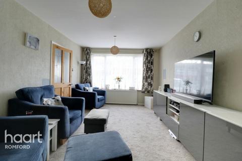 102 Great Cullings, Rush Green, Romford, RM7 0YL