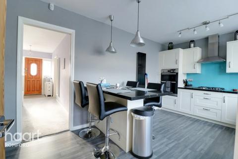 102 Great Cullings, Rush Green, Romford, RM7 0YL