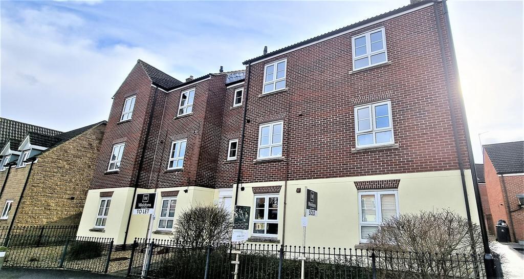Kingfisher Avenue, Gillingham... 2 bed apartment to rent £800 pcm (£